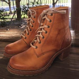 Frye Sabrina lace up combat boot size 7